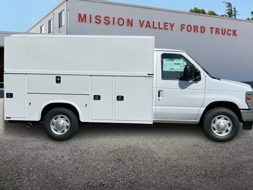 2026 Ford E-350 Base photo 1