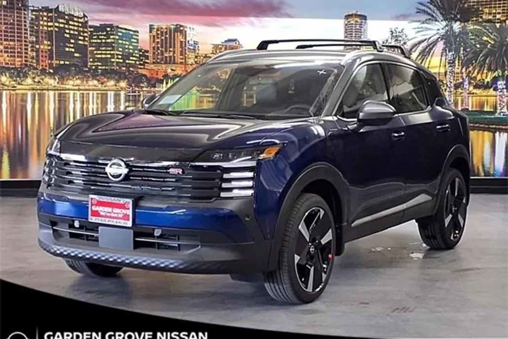 2025 Nissan Kicks SR photo 1