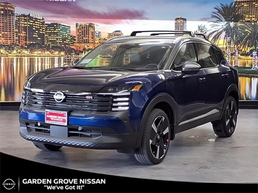 2025 Nissan Kicks SR photo 1