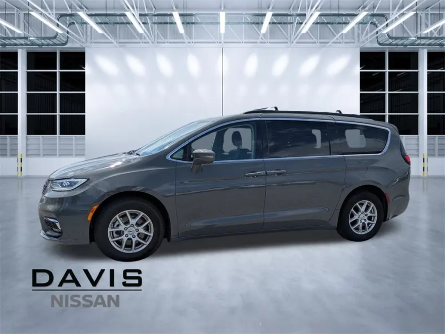 2022 Chrysler Pacifica Touring L photo 1