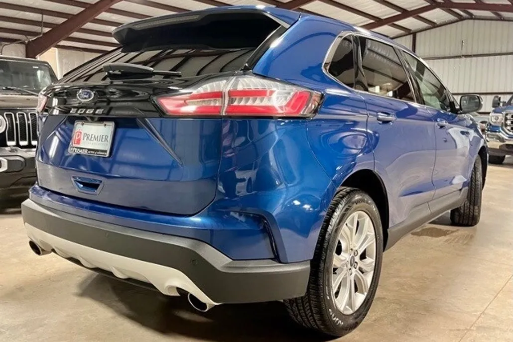 2022 Ford Edge Titanium photo 1