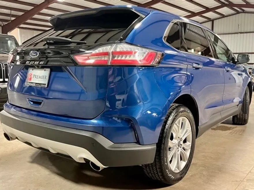 2022 Ford Edge Titanium photo 1