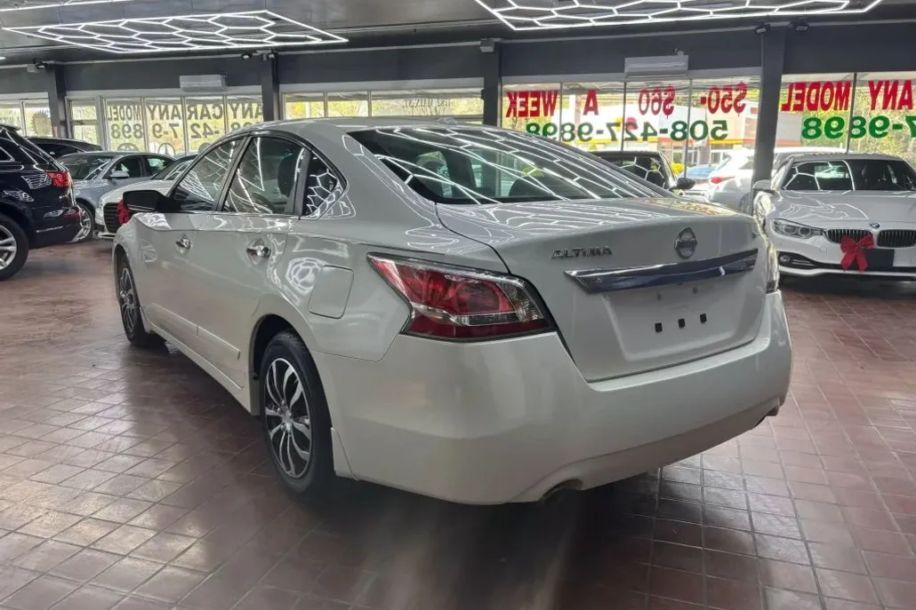 2015 Nissan Altima 2.5 SV photo 1