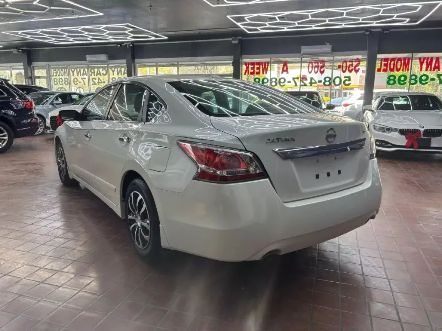 2015 Nissan Altima 2.5 SV photo 1