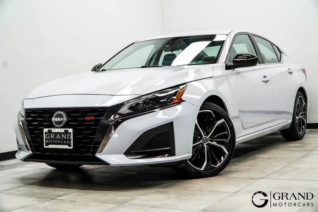 2024 Nissan Altima 2.5 SR photo 1