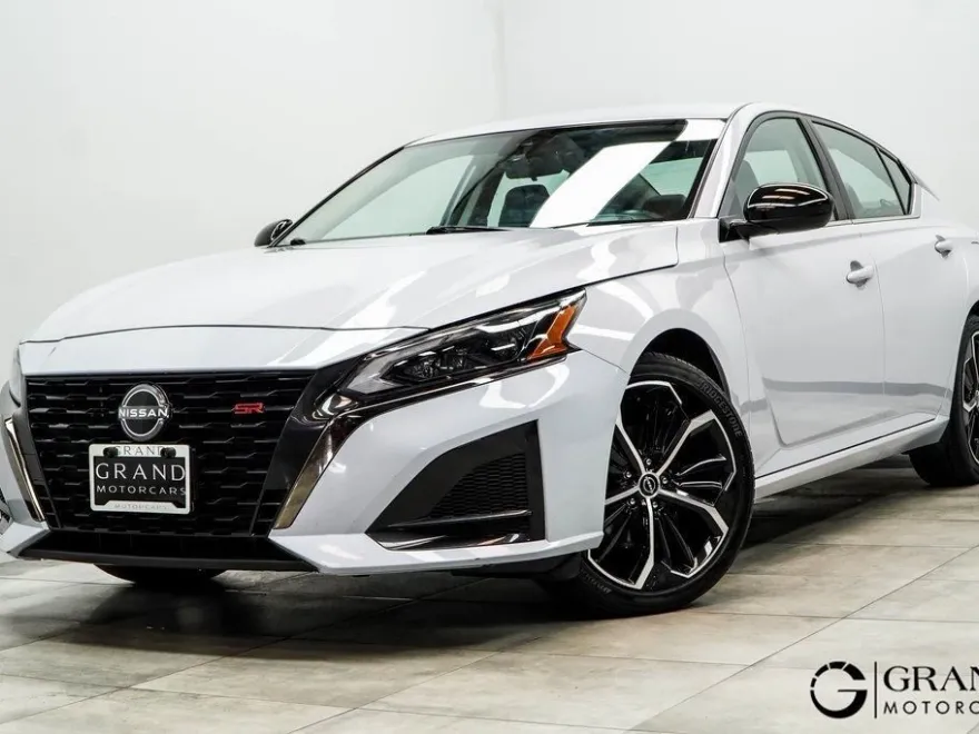 2024 Nissan Altima 2.5 SR photo 1
