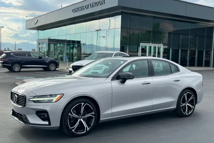 2024 Volvo S60 Plus photo 1