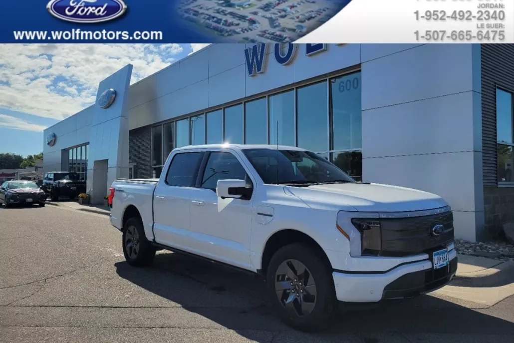 2023 Ford F-150 Lightning Lariat photo 1