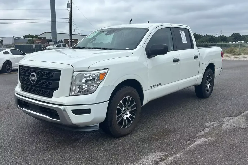 2023 Nissan Titan SV photo 1