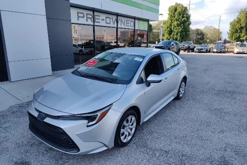2025 Toyota Corolla Hybrid LE photo 1