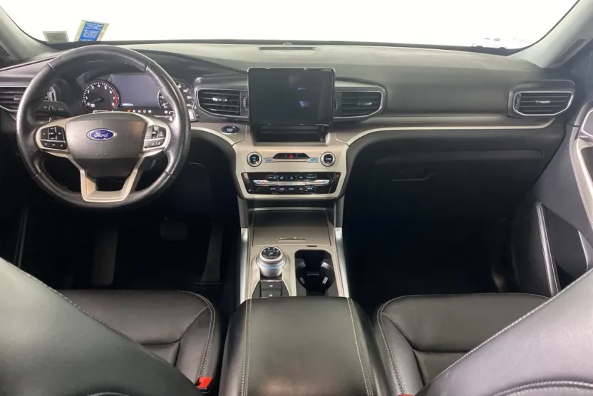 2021 Ford Explorer XLT photo 1