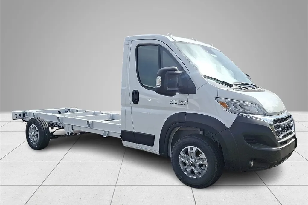 2025 Ram ProMaster 3500 Cutaway photo 1