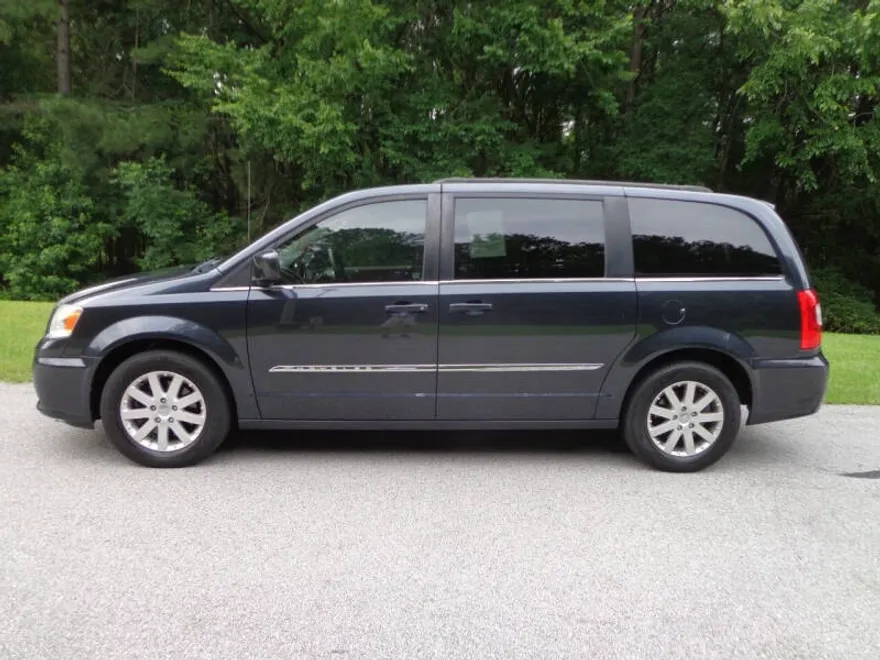 2014 Chrysler Town & Country Touring photo 1