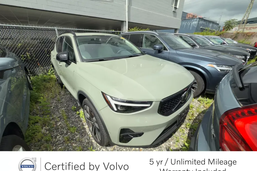 2024 Volvo XC40 Ultimate photo 1