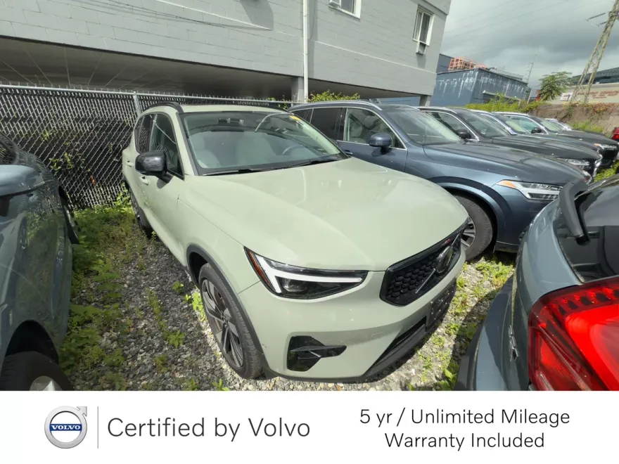 2024 Volvo XC40 Ultimate photo 1