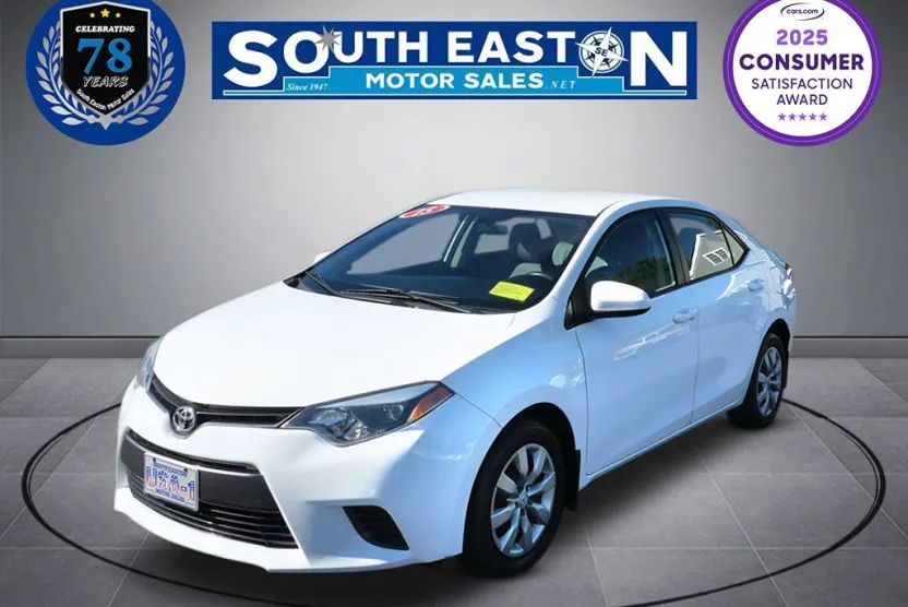2015 Toyota Corolla LE photo 1