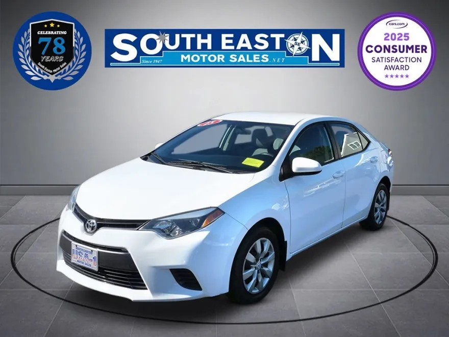 2015 Toyota Corolla LE photo 1