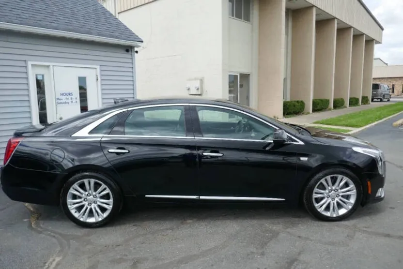 2019 Cadillac XTS Luxury photo 1