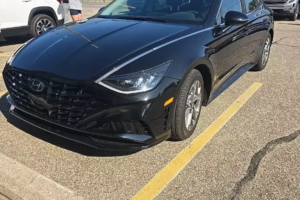 2022 Hyundai Sonata SEL photo 1
