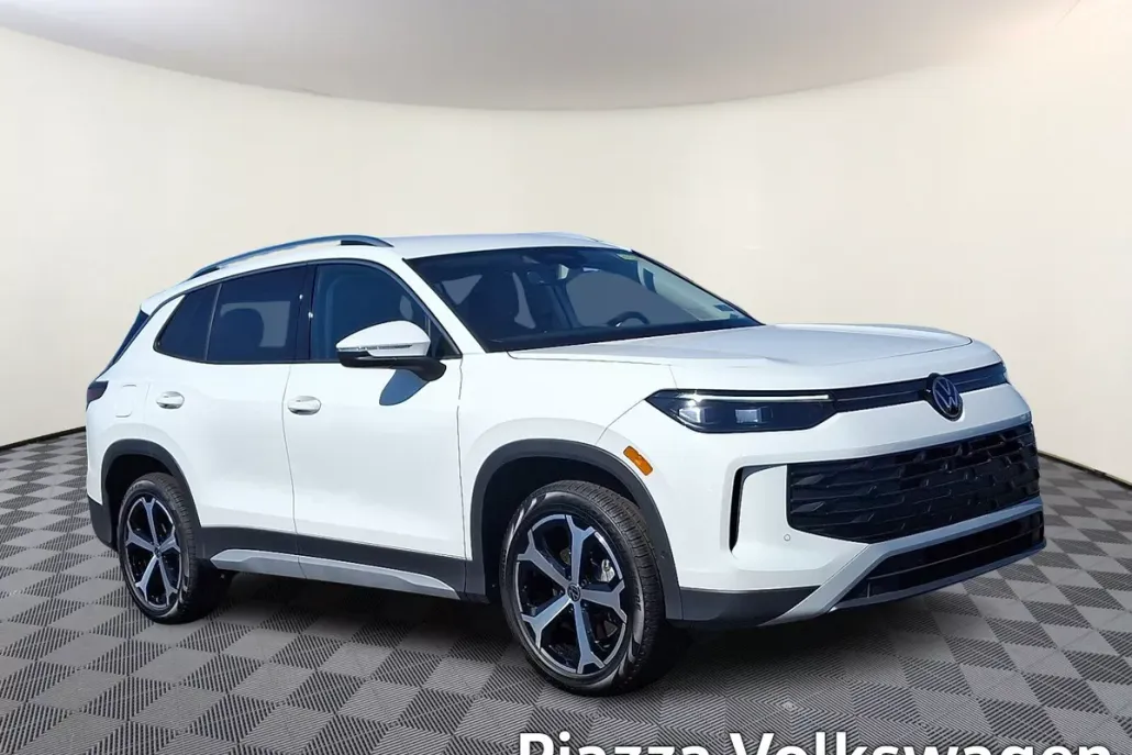 2025 Volkswagen Tiguan SE photo 1