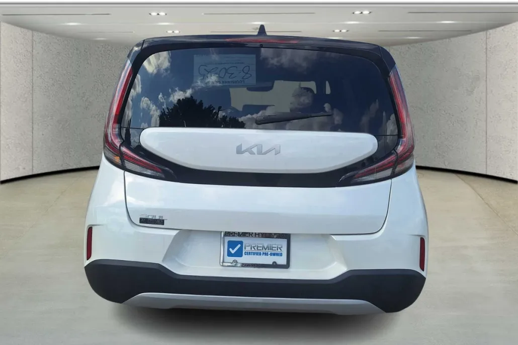 2023 Kia Soul LX photo 1