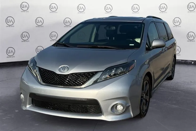 2017 Toyota Sienna SE photo 1