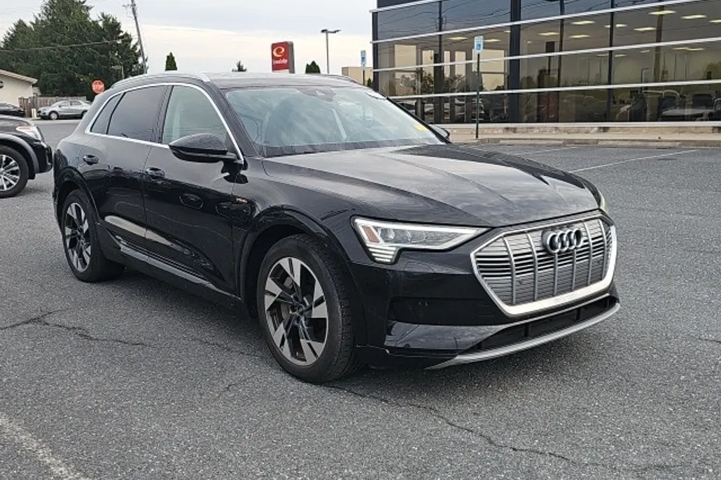 2021 Audi e-tron Premium photo 1