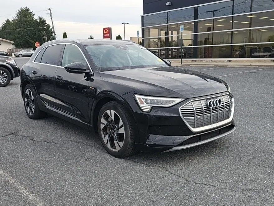 2021 Audi e-tron Premium photo 1