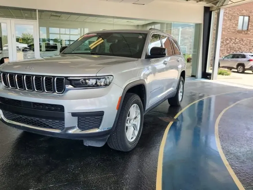 2023 Jeep Grand Cherokee Laredo photo 1