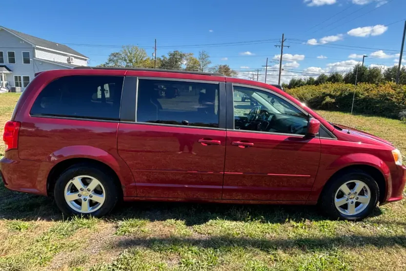 2011 Dodge Grand Caravan Mainstreet photo 1