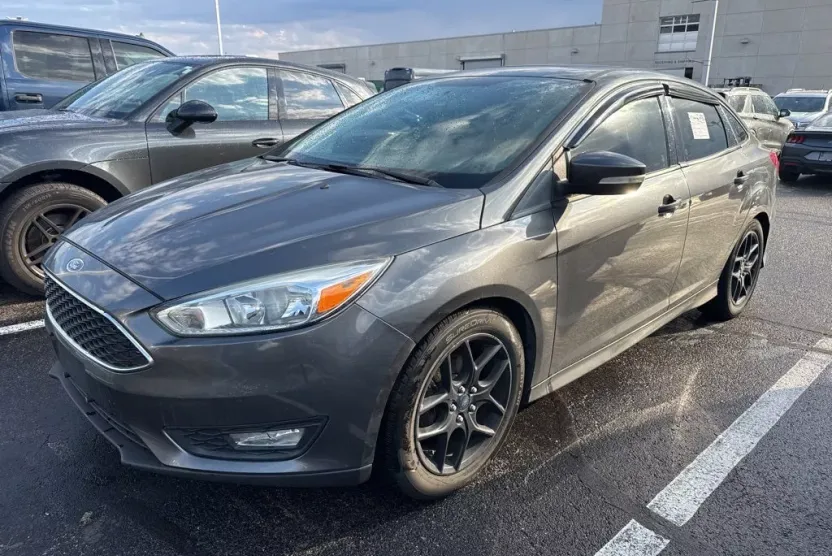 2016 Ford Focus SE photo 1