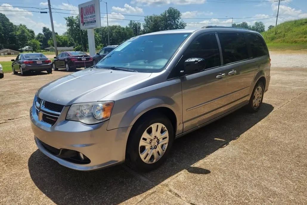 2017 Dodge Grand Caravan SXT photo 1