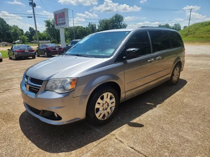2017 Dodge Grand Caravan SXT photo 1