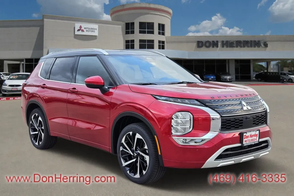 2024 Mitsubishi Outlander SEL photo 1