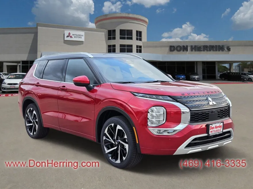 2024 Mitsubishi Outlander SEL photo 1