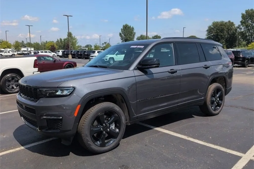 2025 Jeep Grand Cherokee Limited photo 1