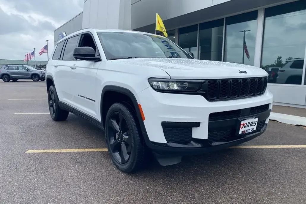 2024 Jeep Grand Cherokee Altitude photo 1
