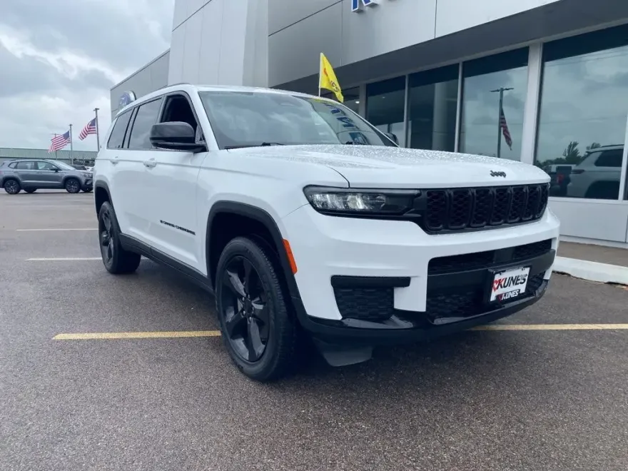 2024 Jeep Grand Cherokee Altitude photo 1