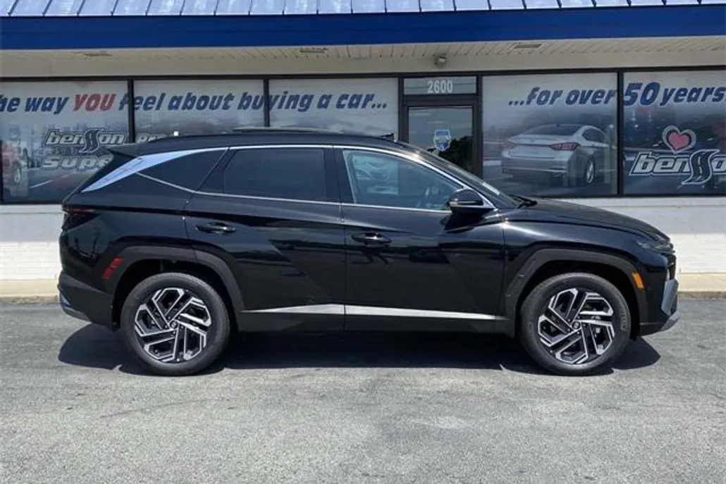 2025 Hyundai Tucson Hybrid Limited photo 1