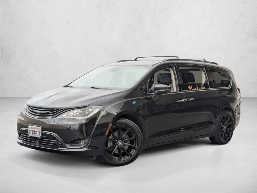 2018 Chrysler Pacifica Hybrid Limited photo 1