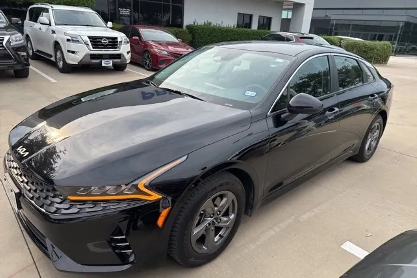 2022 Kia K5 LXS photo 1
