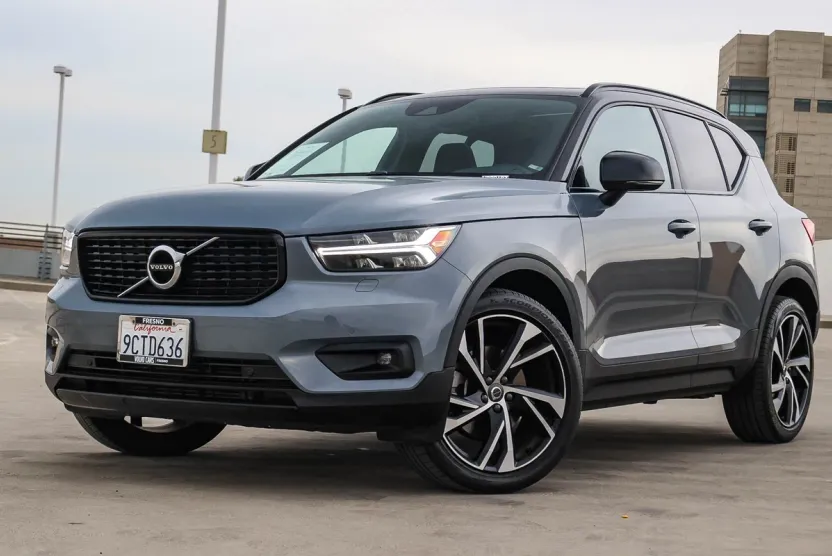 2022 Volvo XC40 R-Design photo 1