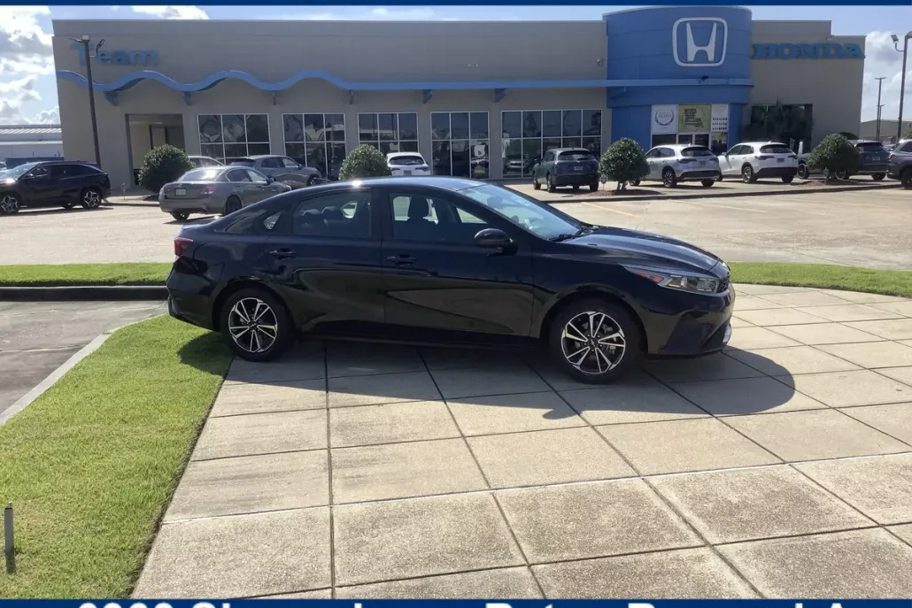 2023 Kia Forte LXS photo 1