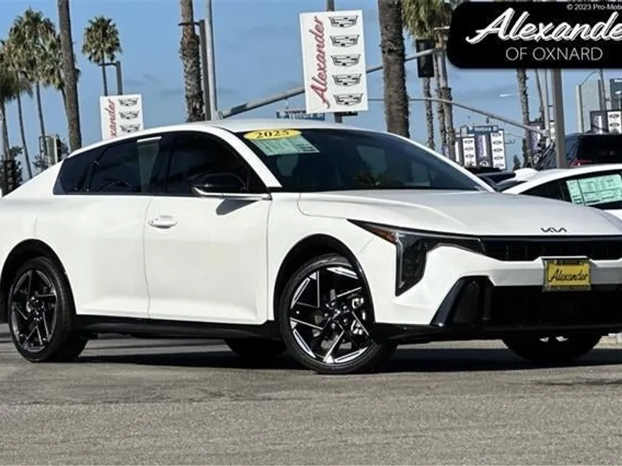 2025 Kia K4 GT-Line photo 1