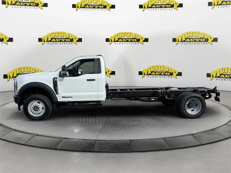 2025 Ford F-600 photo 1