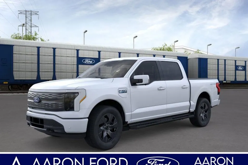 2025 Ford F-150 Lightning Lariat photo 1