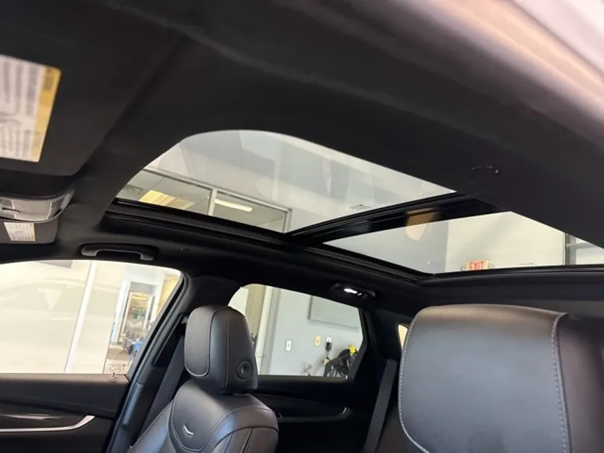 2023 Cadillac XT5 Sport photo 1