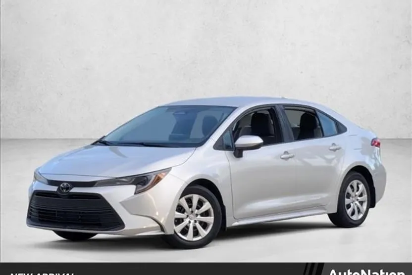 2025 Toyota Corolla LE photo 1
