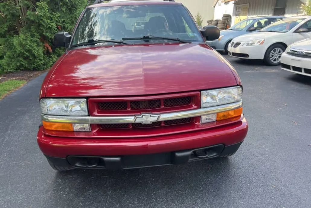 2004 Chevrolet S-10 Pickup photo 1