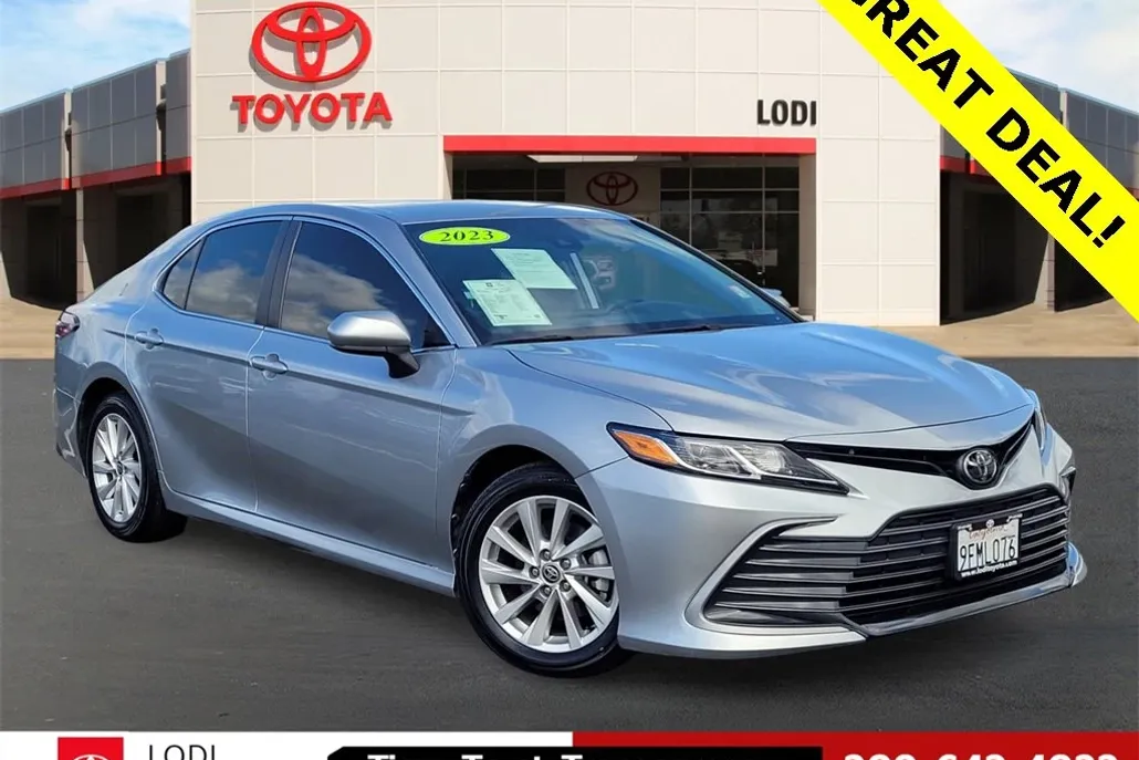 2023 Toyota Camry LE photo 1